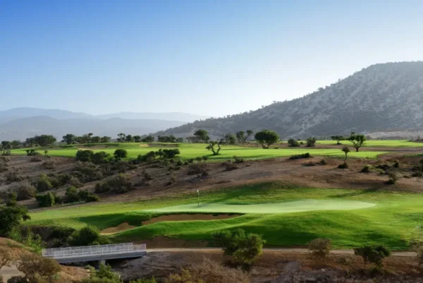 Golf entre palmiers et vagues